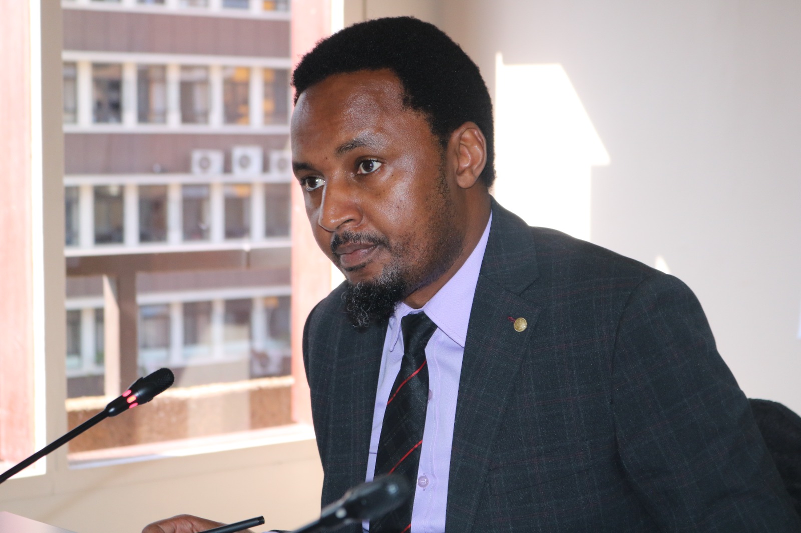 SENATE COMMITTEE ON ROADS CONSIDERS PETITION AND STATEMENTS