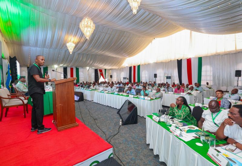 Hon John Kiarie